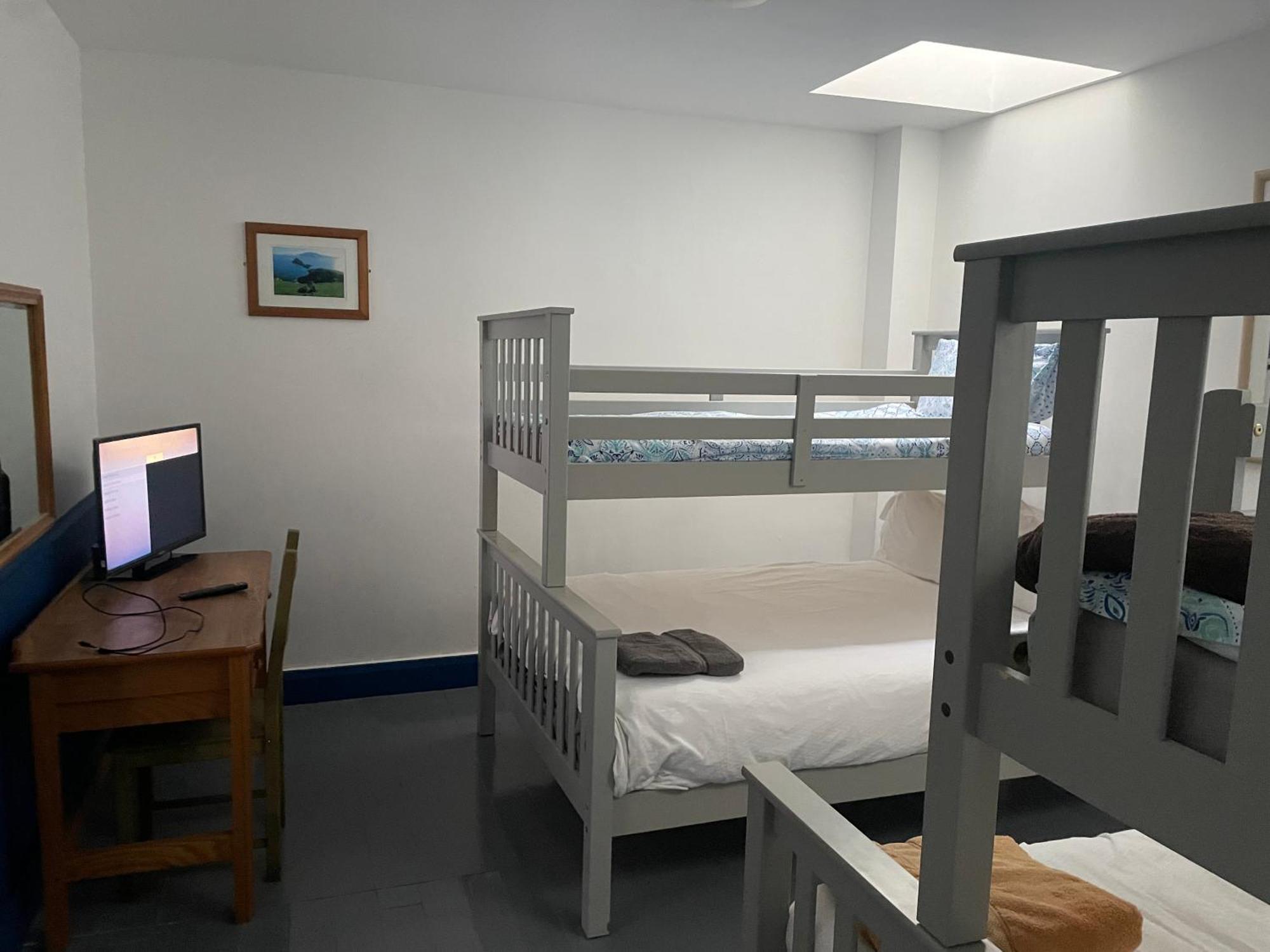 Coastguard Lodge Hostel At Tigh Tp Glaise Bheag Exteriör bild