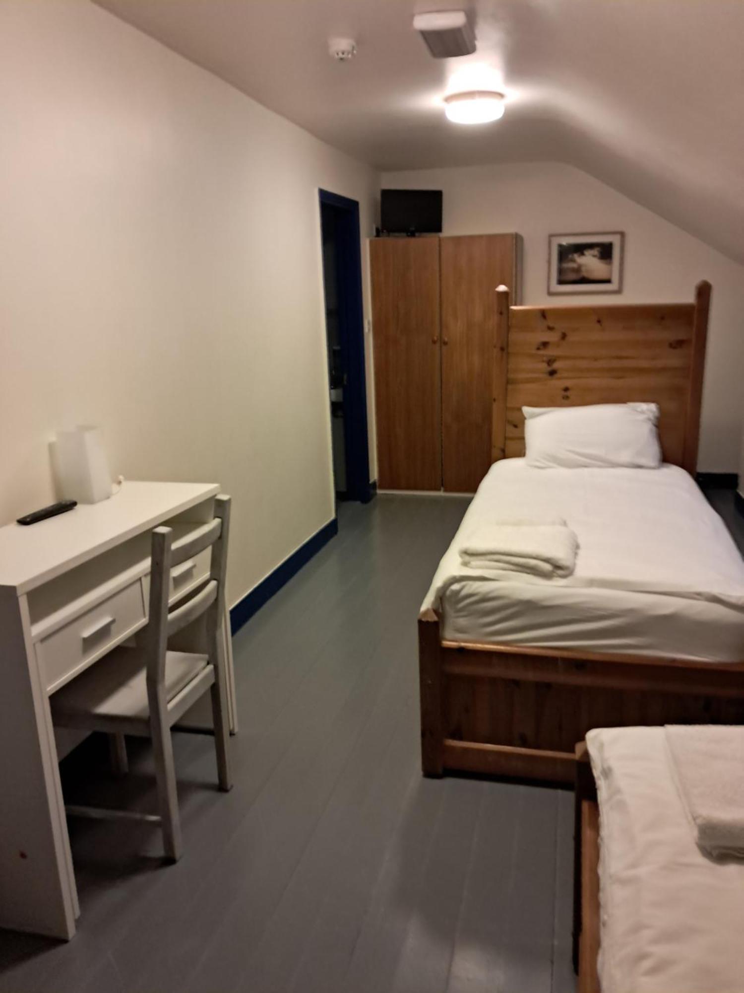 Coastguard Lodge Hostel At Tigh Tp Glaise Bheag Exteriör bild