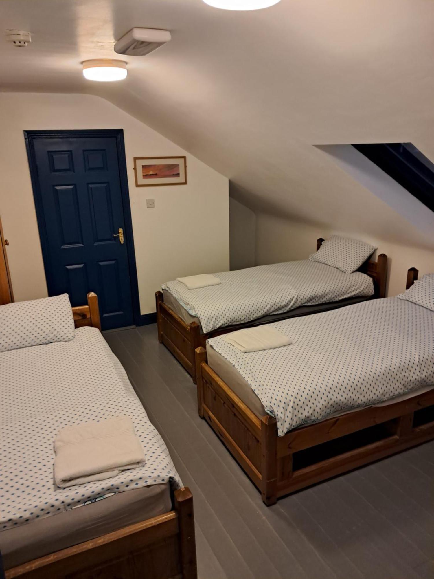 Coastguard Lodge Hostel At Tigh Tp Glaise Bheag Exteriör bild